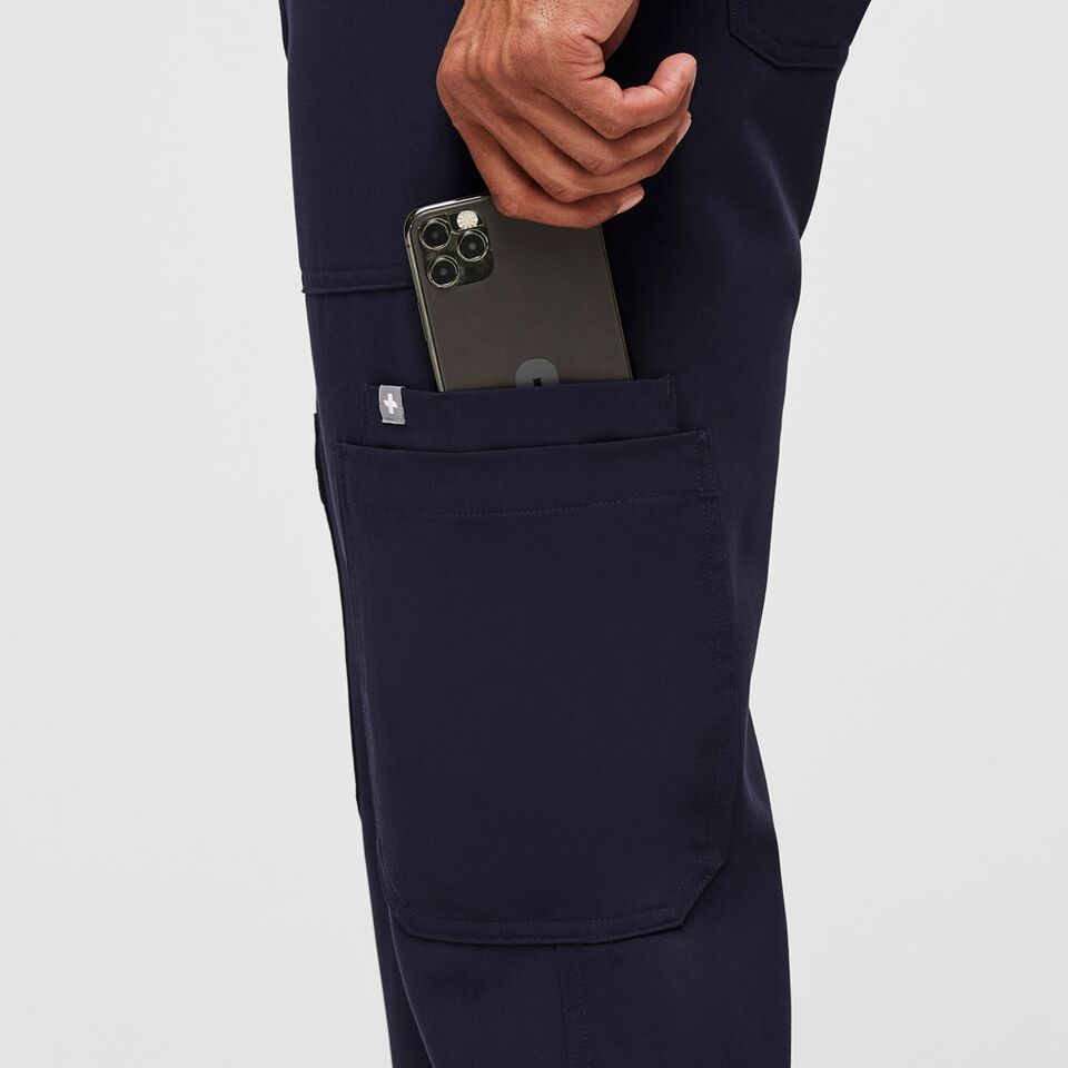 https://creative.wearfigs.com/asset/0d5dc9a2-4e3a-4642-9a60-ff8e36f6cc55/SQUARE/Mens-Cairo-Navy-M-7-jpg