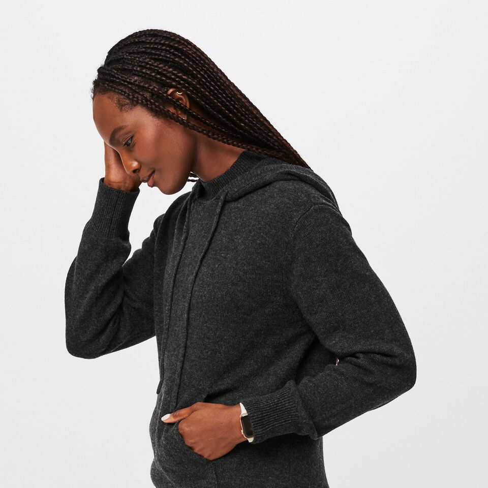 https://creative.wearfigs.com/asset/52dae7d1-ee59-4e5a-9792-127283d92bbd/SQUARE/Womens-Off-Shift-Merino-Relaxed-Hoodie-Heathered-Black-XS-2