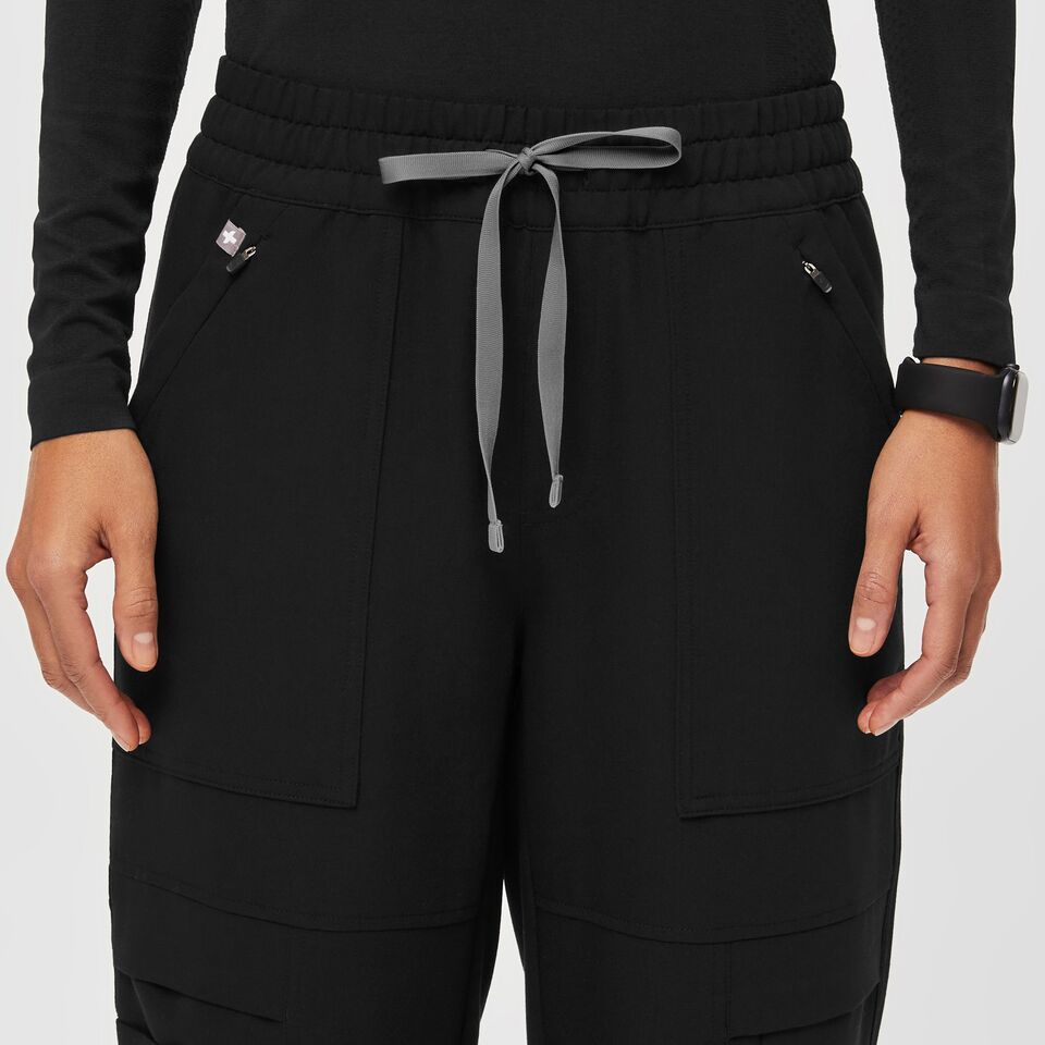Pantalón médico deportivo de uniforme médico de 22 bolsillos para mujer -  Negro · FIGS