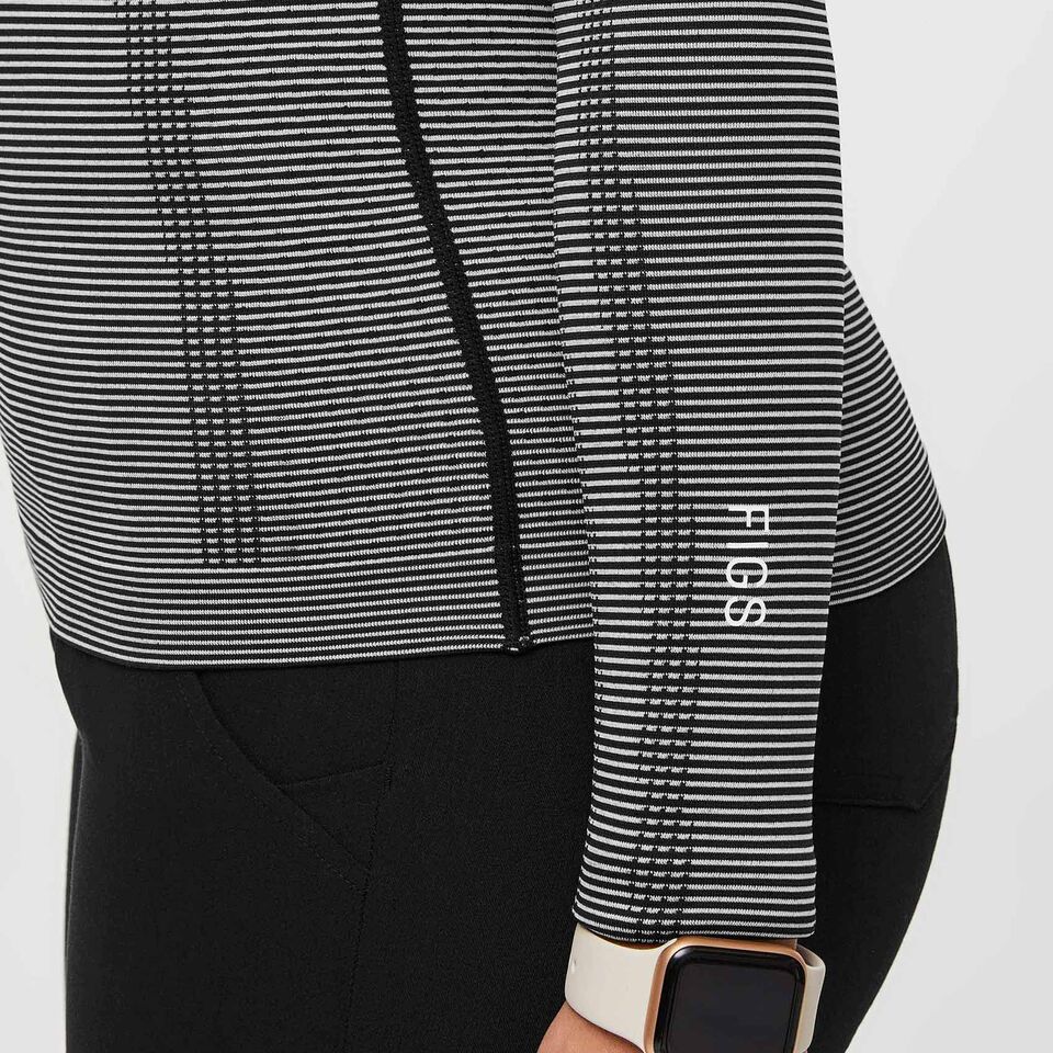 https://creative.wearfigs.com/asset/7a351396-6181-490f-9a91-3c03968b7b0d/SQUARE/Q4_2022_10_BLACK-AND-WHITE-COMBO_SALTA_W_CHANEL_18185-jpg
