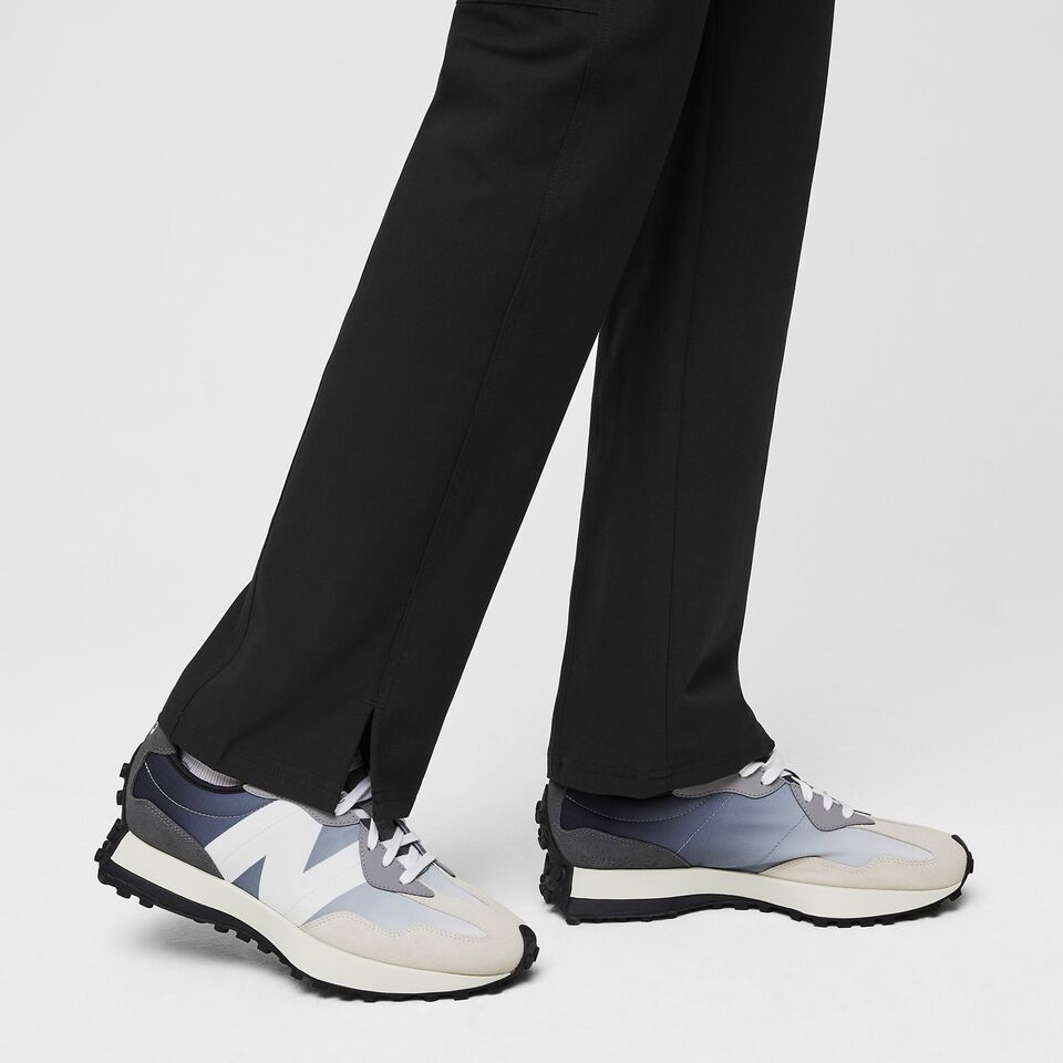 Women's Kade Cargo Scrub Pants Black · FIGS