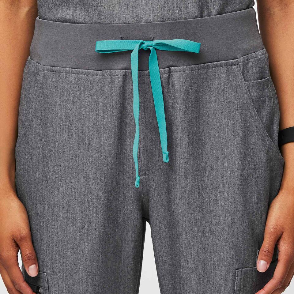 https://creative.wearfigs.com/asset/95e23201-615a-4d76-88c5-fd88c62f8a66/SQUARE/Womens-HW-Yola-Pant-2-0-GRAPHITE-XS-5