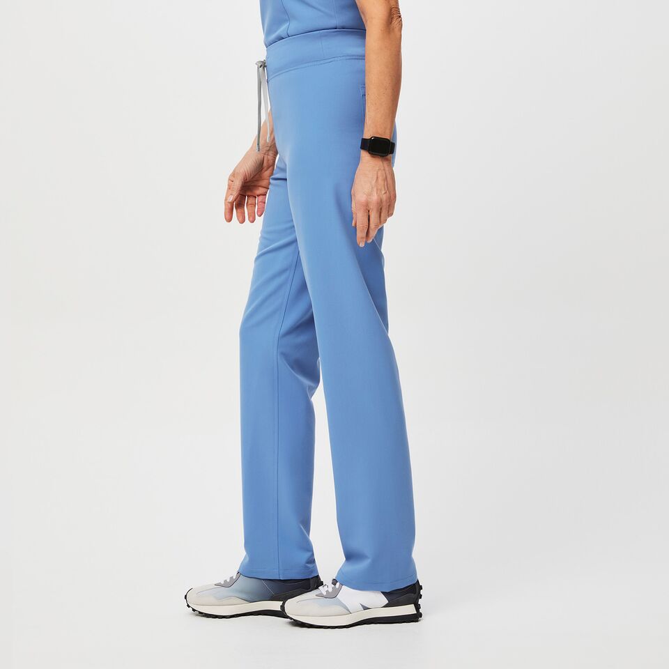 https://creative.wearfigs.com/asset/a79d7aec-9eeb-4bc1-a27b-aeb313b76d35/SQUARE/Q1_2022_12_CEIL-BLUE_HW-LIVINGSTON_W_TERA_17142
