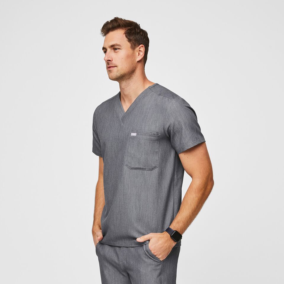 https://creative.wearfigs.com/asset/c2de289c-74d4-4df5-8f7d-33b27db1469e/SQUARE/Mens-Leon-Scrub-Top-graphite-M-5