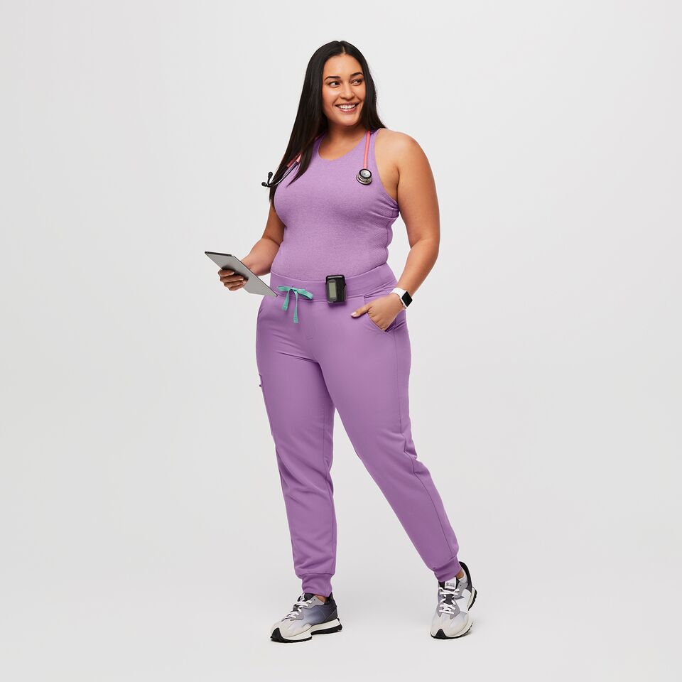 https://creative.wearfigs.com/asset/e6b9fdca-1339-43e0-94ca-a6b21871e42a/SQUARE/Womens-Salta-Seamless-Tank-Lilac-Dawn-XL-2-jpg